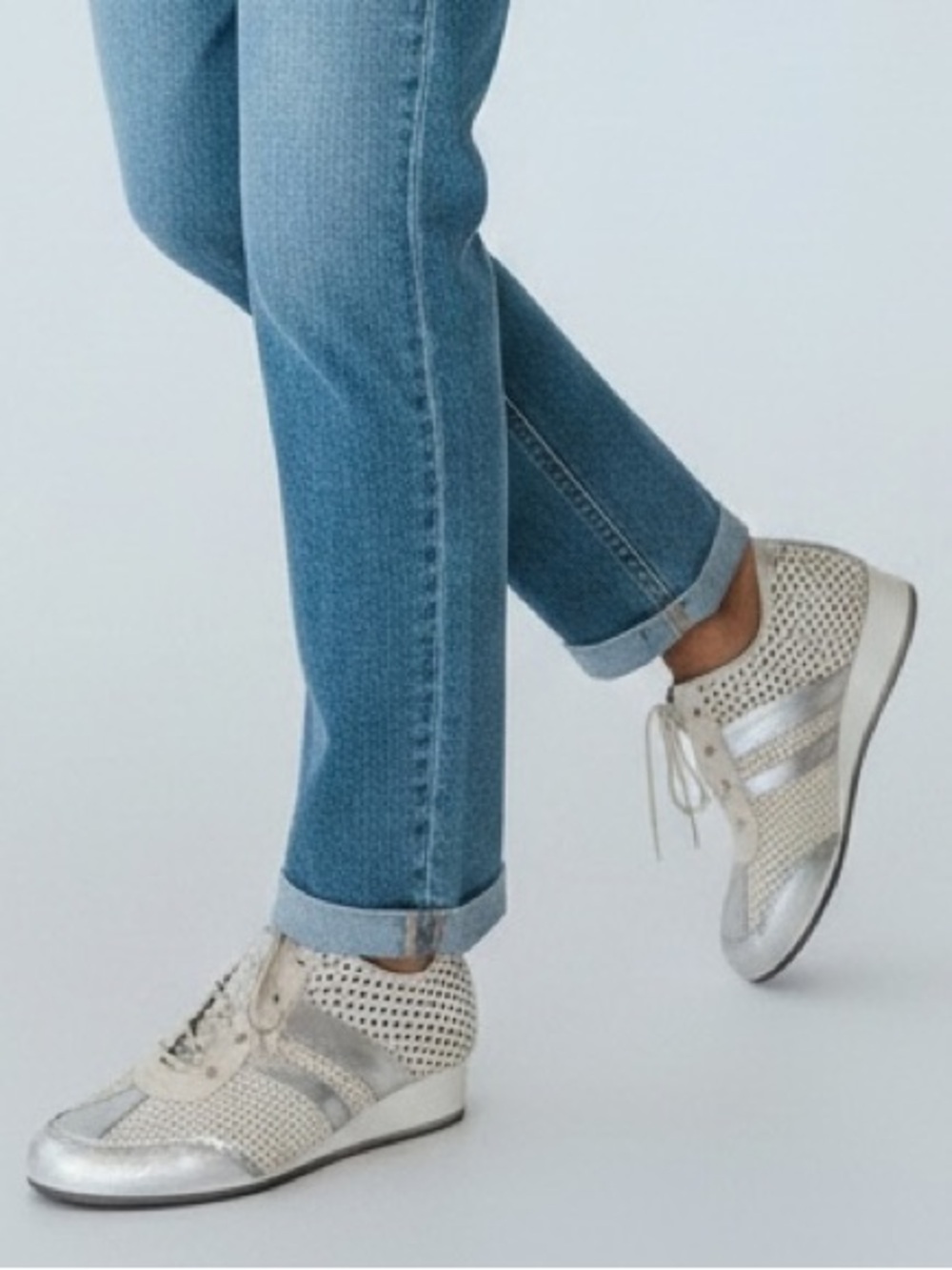 DKNY Women's Geometric Wedge Sneakers White & Silver Size 9